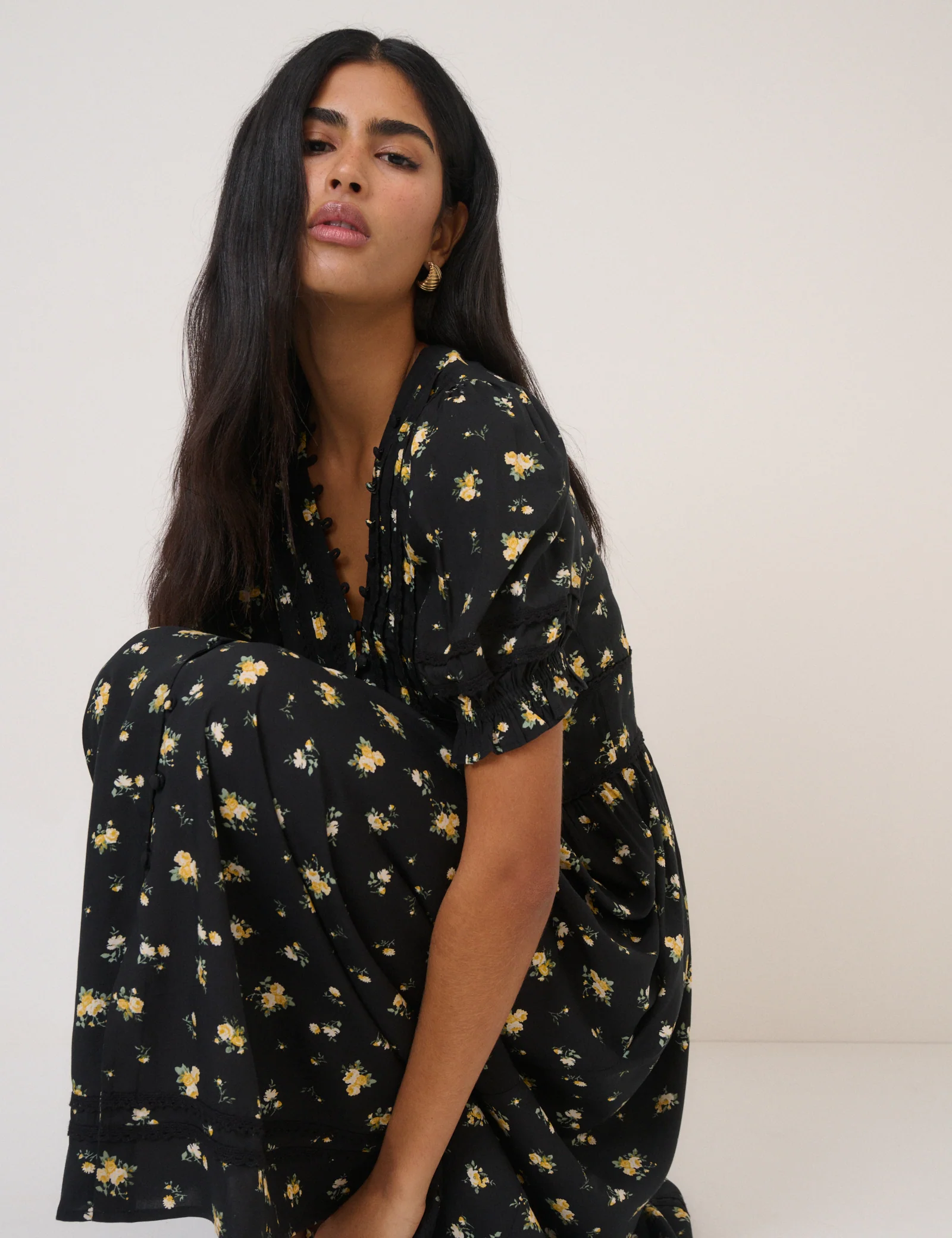 Black Floral Saffy Midi Dress - Image 3