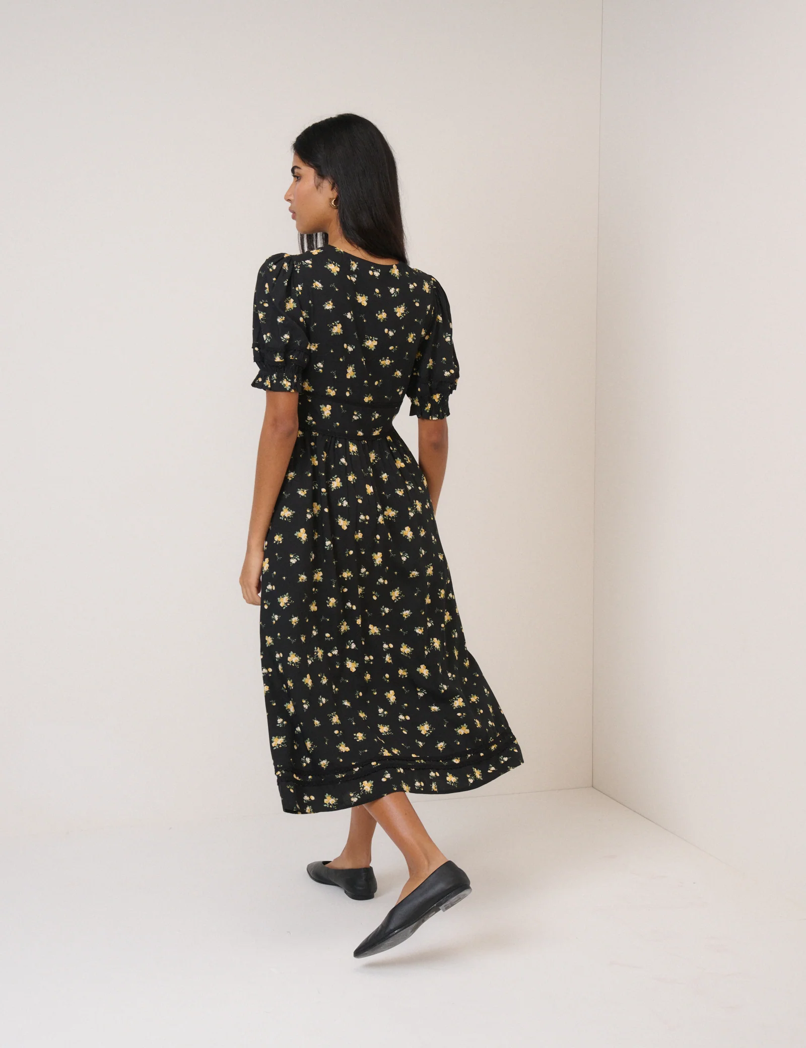 Black Floral Saffy Midi Dress - Image 5