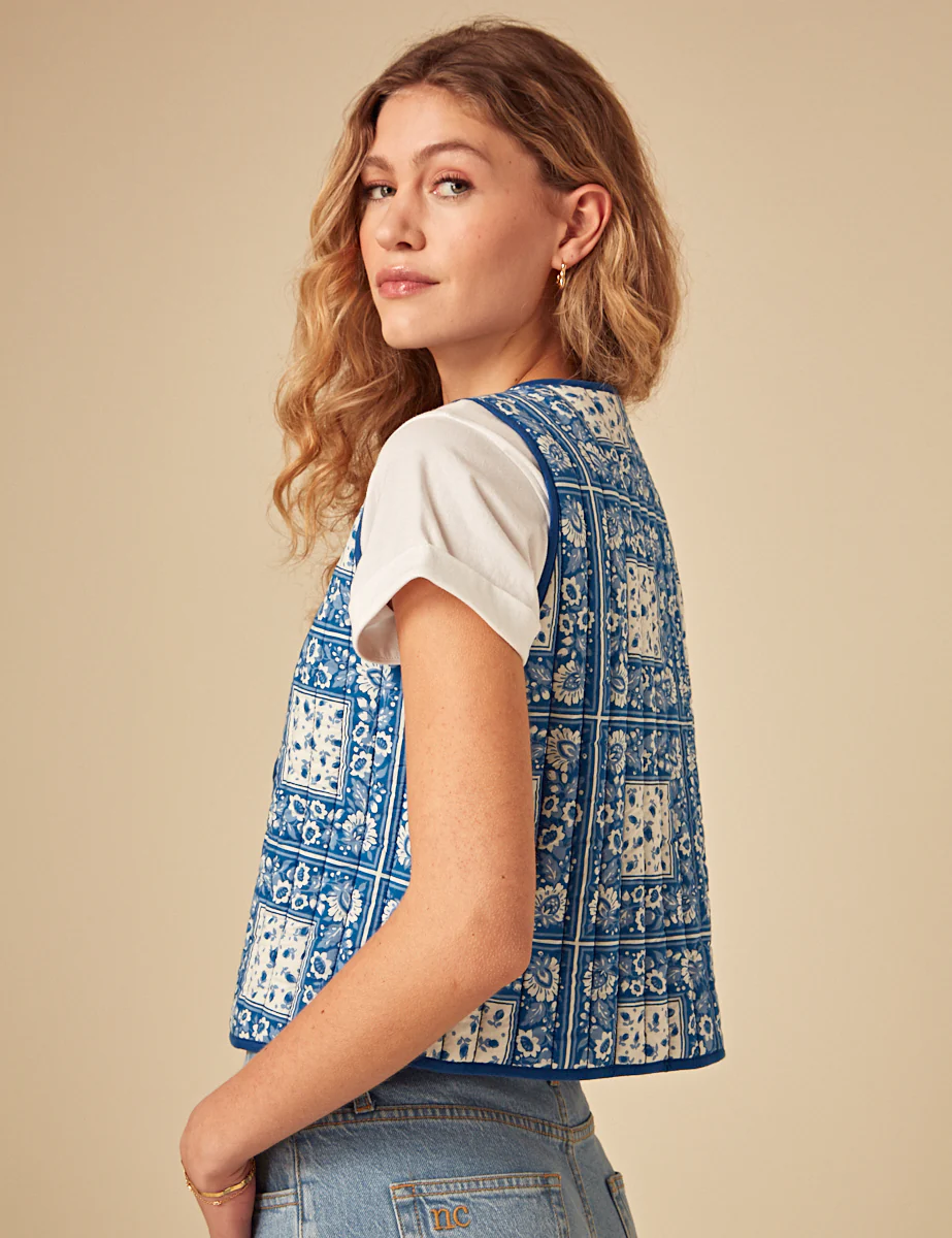 Blue Floral Print Quilted Gilet - Image 3