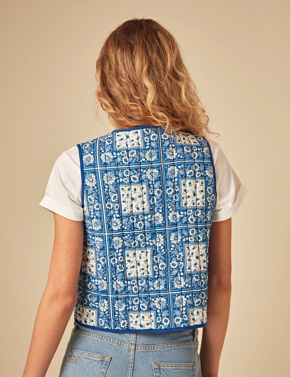 Blue Floral Print Quilted Gilet - Image 4