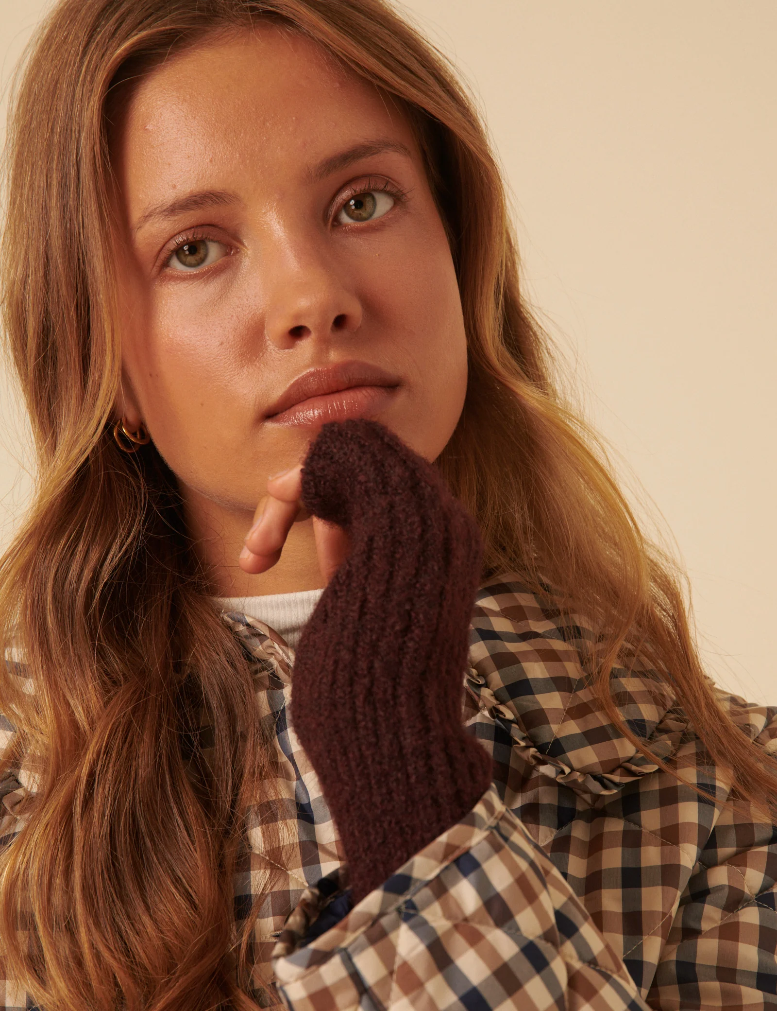 Burgundy Ribbed Mittens - Image 3