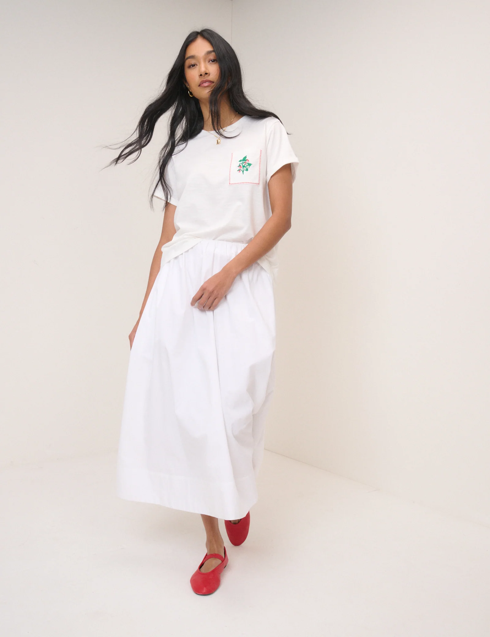 White Embroidered Pocket T-Shirt - Image 3