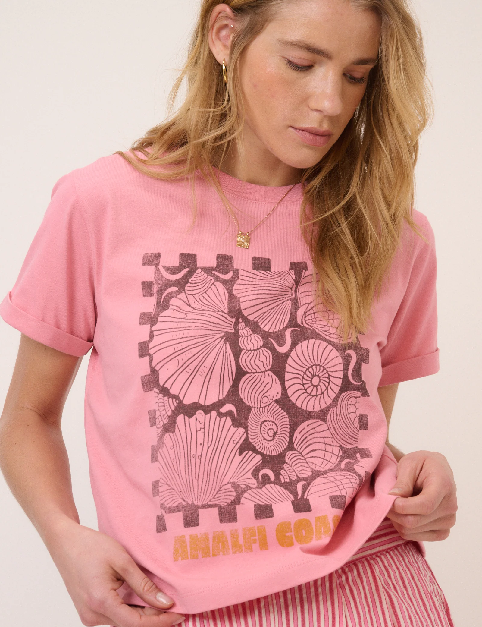 Pink Seashell Graphic T-Shirt - Image 3
