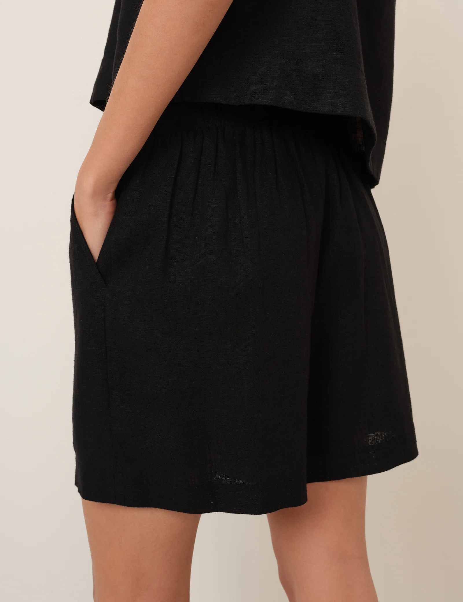 Black Linen-Blend Shorts - Image 4