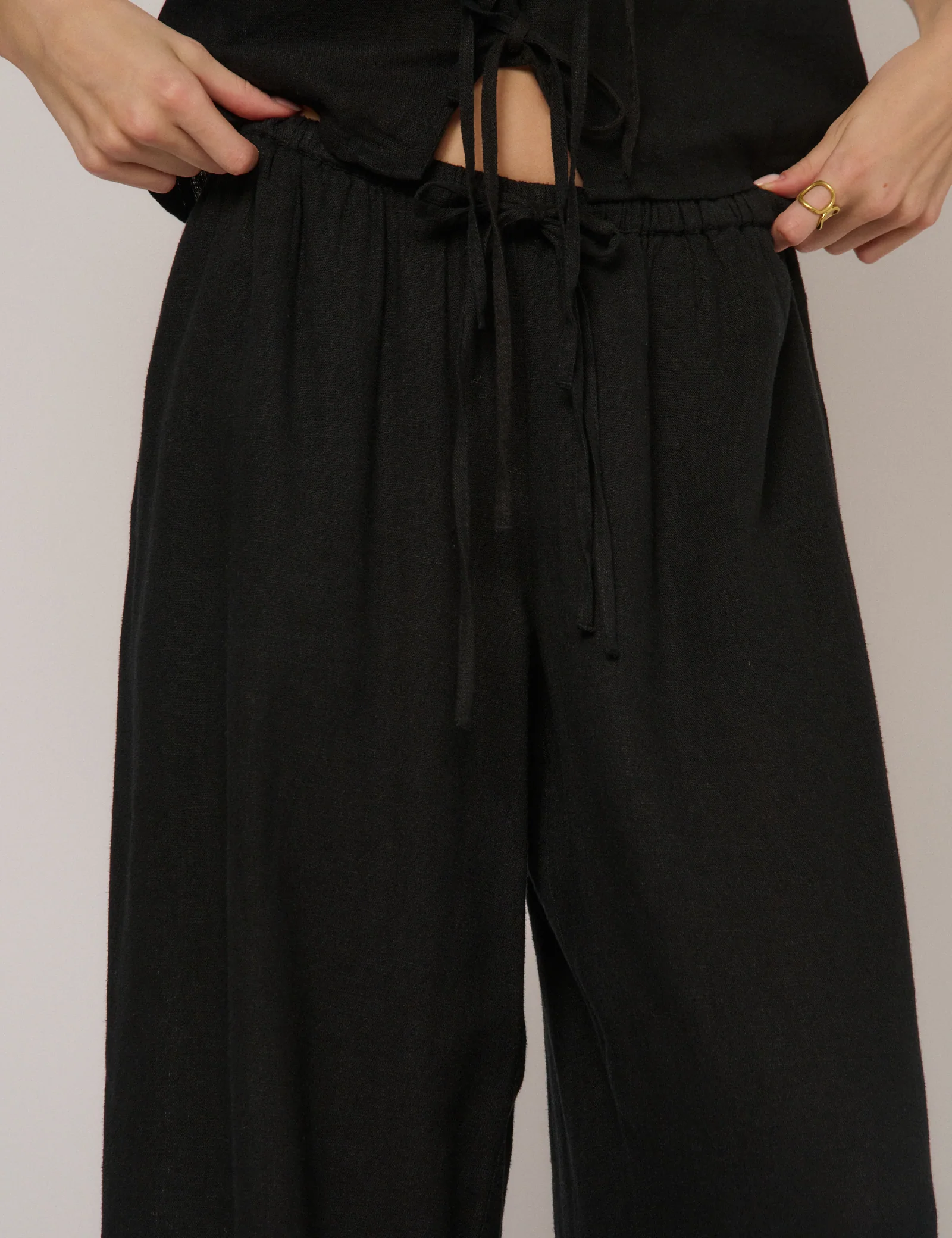 Black Linen-Blend Low Waisted Trousers - Image 3