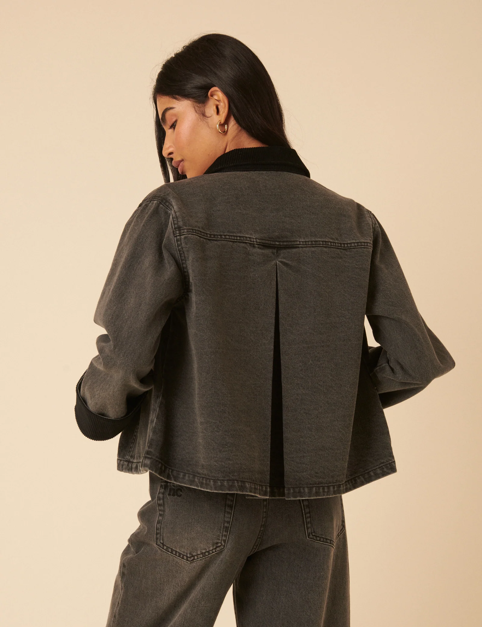 Washed Black Denim Cropped Jacket - Image 4