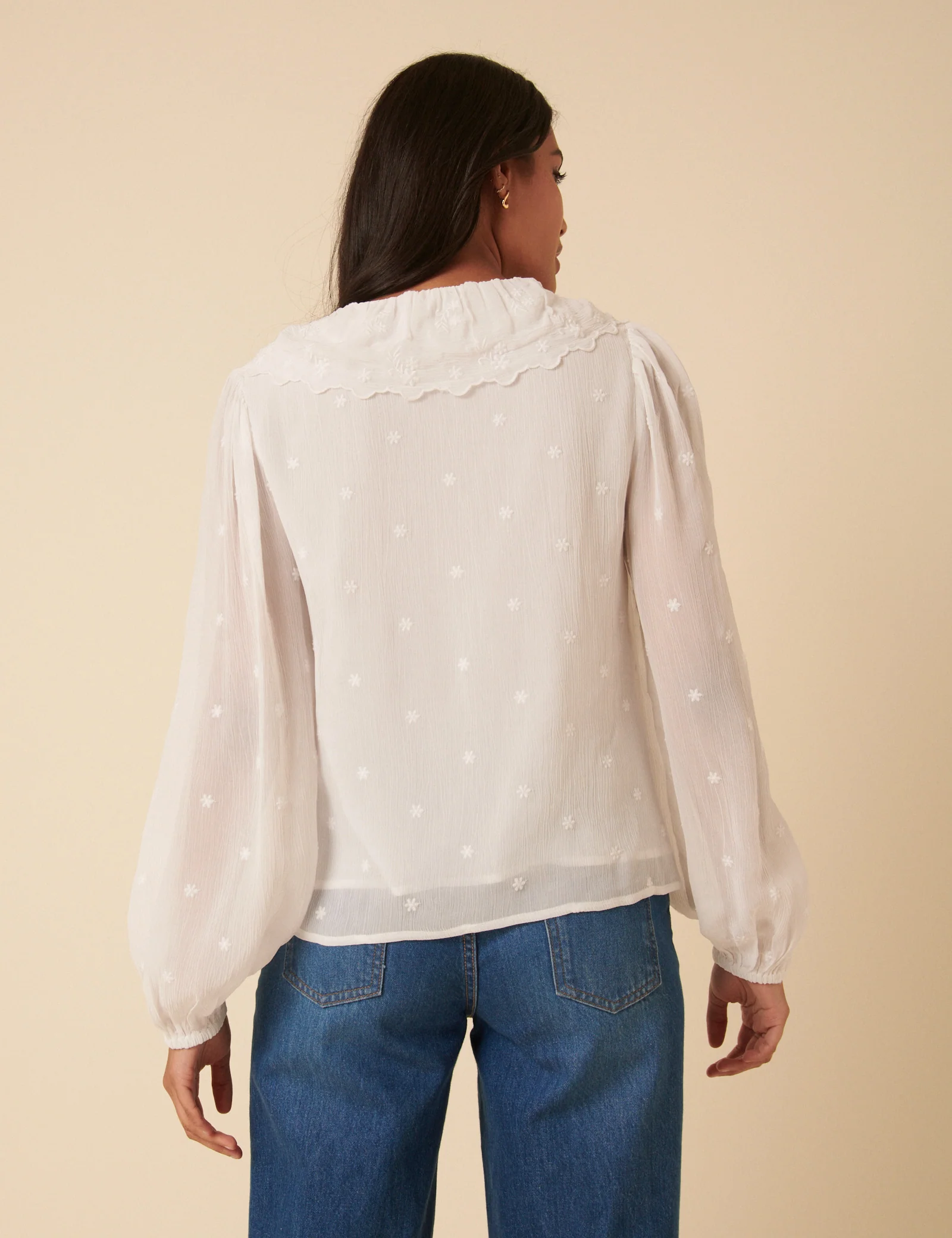 White Floral Embroidered Ruffle Collar Balloon Sleeve Blouse - Image 4