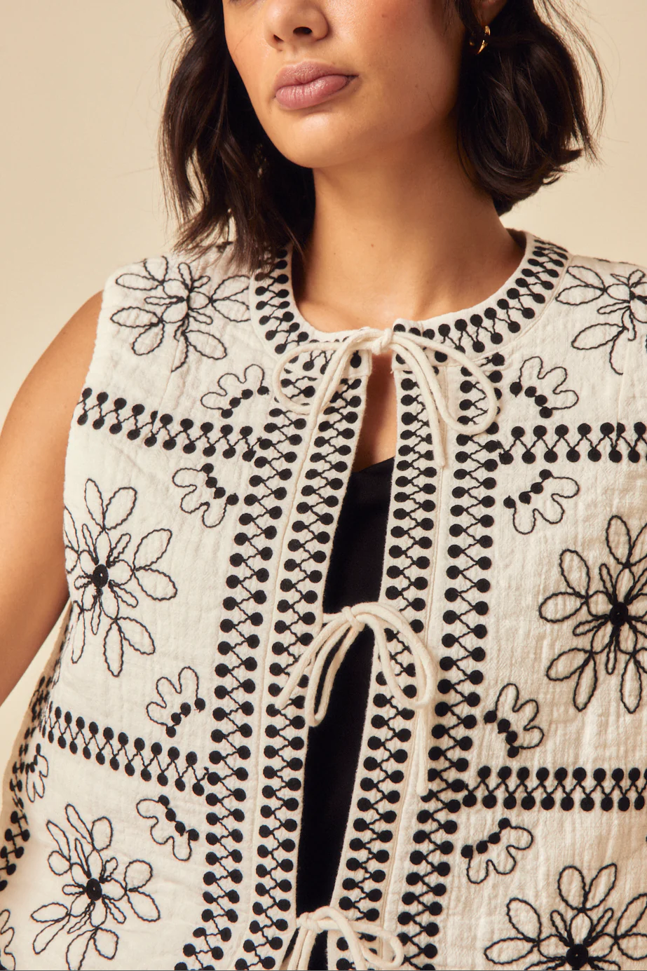 White Floral Embroidered Gilet - Image 4