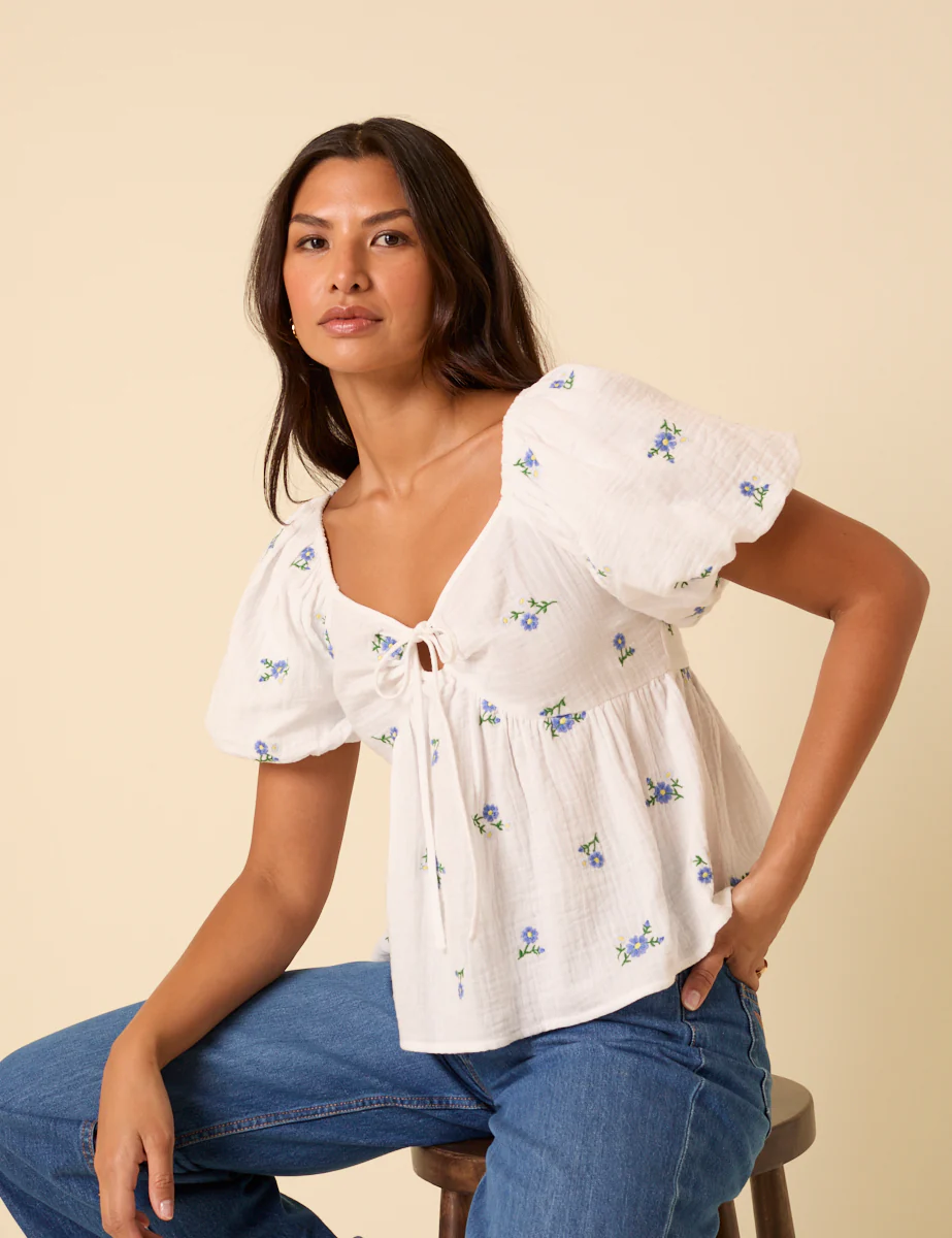 White Floral Embroidererd Puff Sleeve Top - Image 3